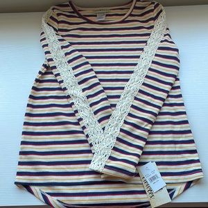 NWT striped long sleeve high low with lace detail on sleeves
